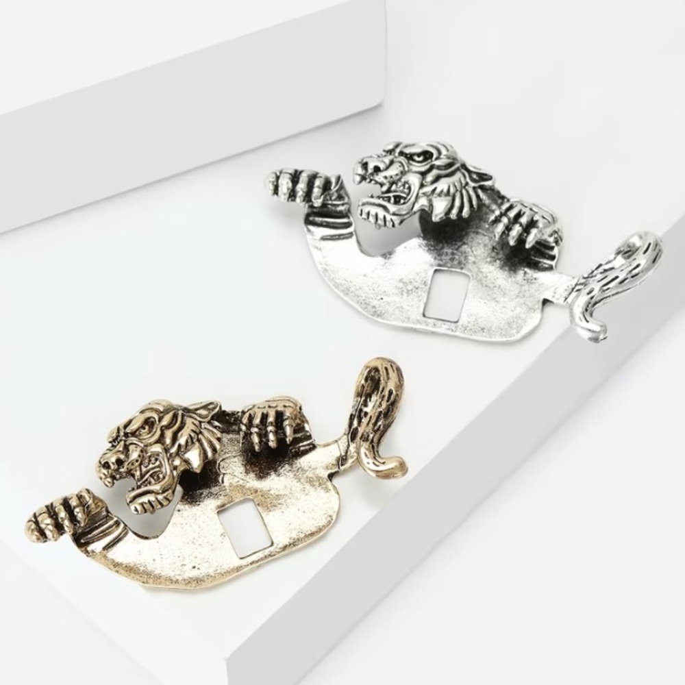 Antiqued Gold Tiger Pocket Brooch - Picture 3 of 8